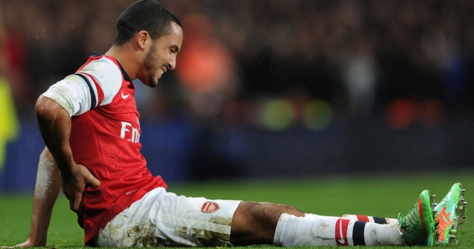 Arsenal nhận cú sốc về chấn thương của Walcott